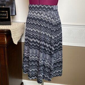 Size Small Women’s Black & Cream Pull-On Skirt